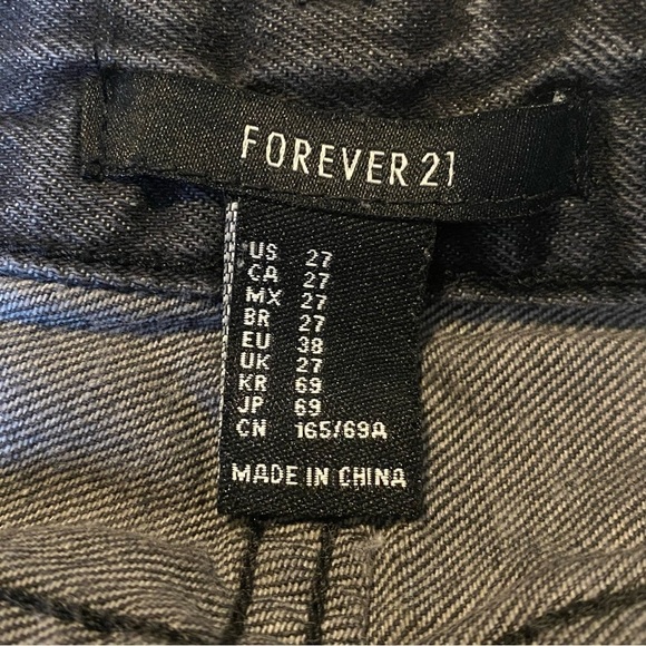 FOREVER 21 Women Gray Acid Wash Ripped Roll Up Jean Shorts Size 27 - Picture 5 of 6